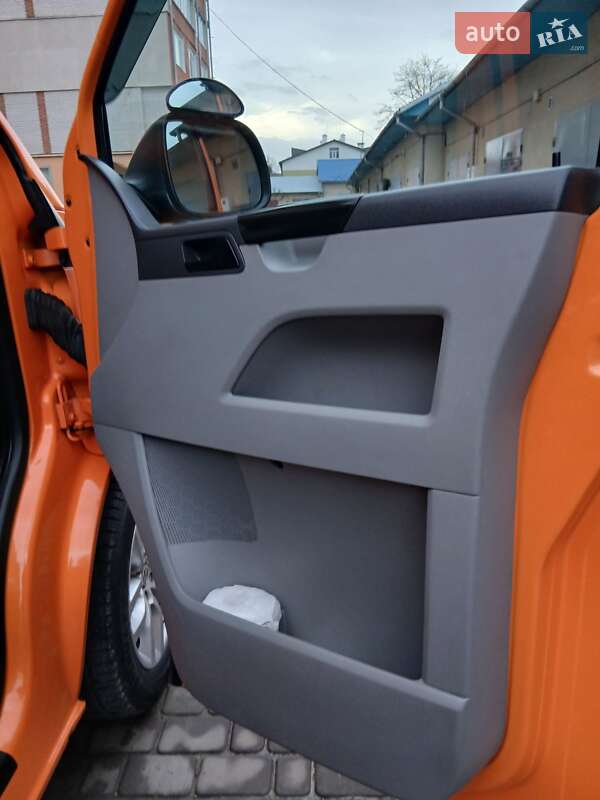 Мінівен Volkswagen Transporter 2012 в Чорткові