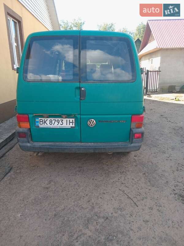 Грузовой фургон Volkswagen Transporter 1998 в Ровно