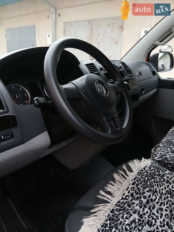 Мінівен Volkswagen Transporter 2012 в Чорткові