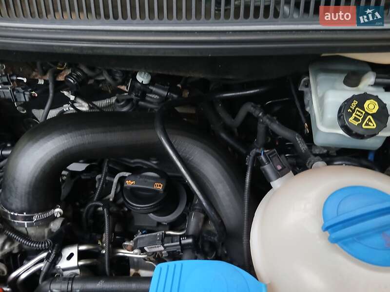 Мінівен Volkswagen Transporter 2012 в Чорткові
