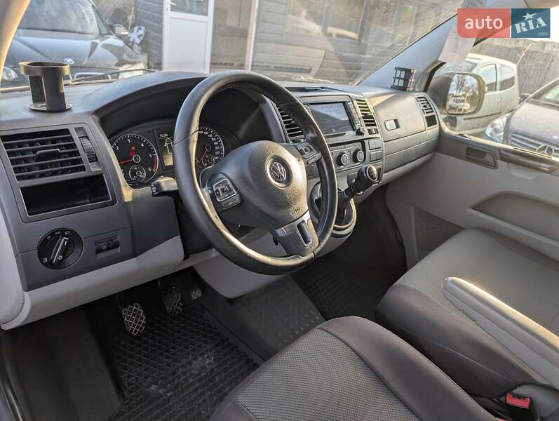 Грузовой фургон Volkswagen Transporter 2012 в Ровно