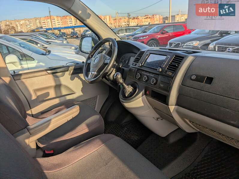 Грузовой фургон Volkswagen Transporter 2012 в Ровно