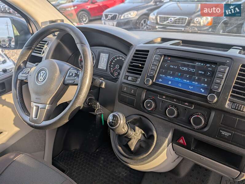 Грузовой фургон Volkswagen Transporter 2012 в Ровно