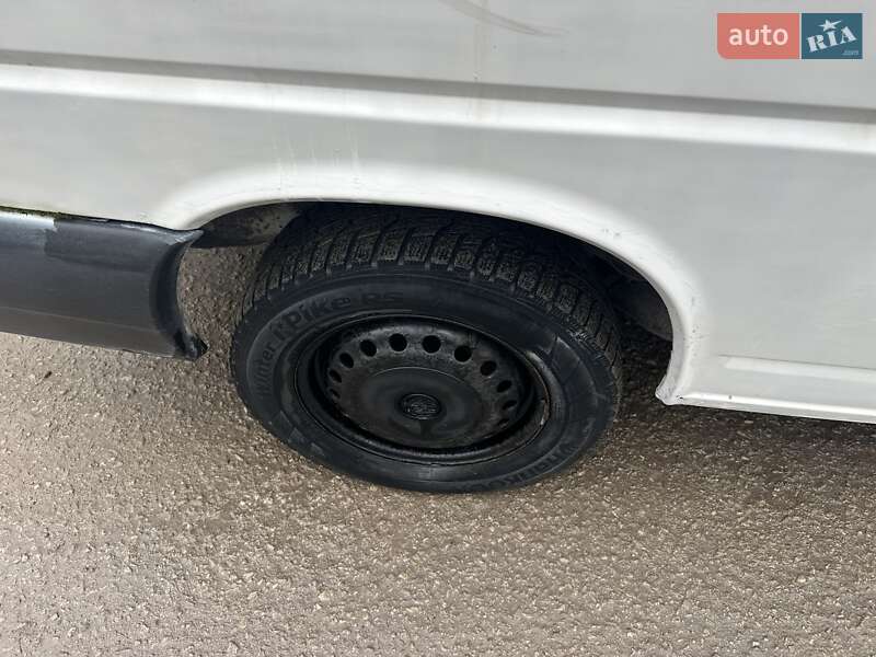 Вантажний фургон Volkswagen Transporter 2000 в Тернополі