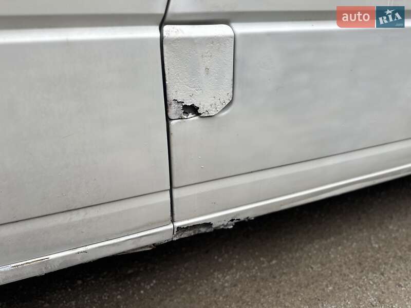 Вантажний фургон Volkswagen Transporter 2000 в Тернополі