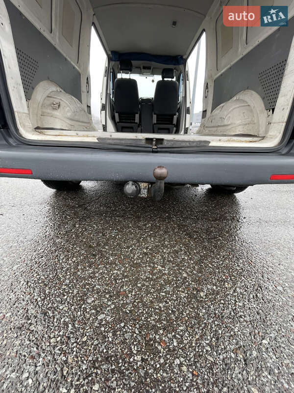 Вантажний фургон Volkswagen Transporter 2006 в Львові