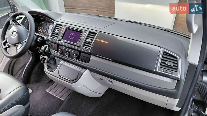 Минивэн Volkswagen Transporter 2019 в Долине