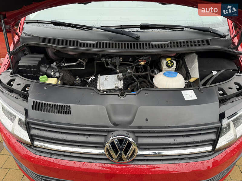 Вантажний фургон Volkswagen Transporter 2018 в Чернівцях