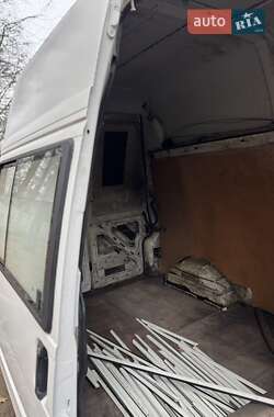 Вантажний фургон Volkswagen Transporter 2001 в Бучі