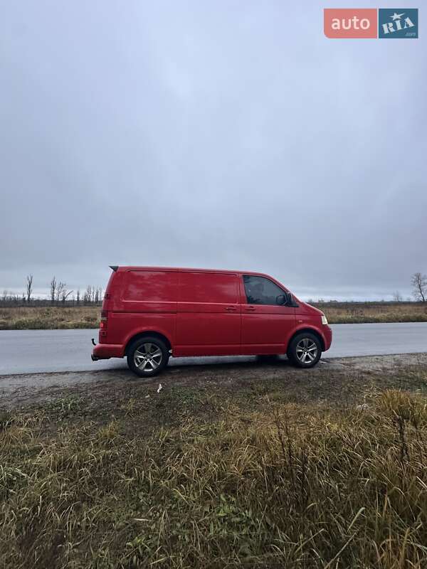 Вантажний фургон Volkswagen Transporter 2006 в Бучі