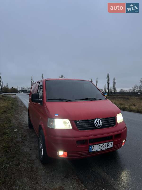 Вантажний фургон Volkswagen Transporter 2006 в Бучі