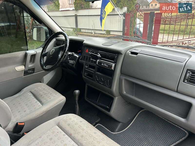 Грузовой фургон Volkswagen Transporter 2002 в Надворной