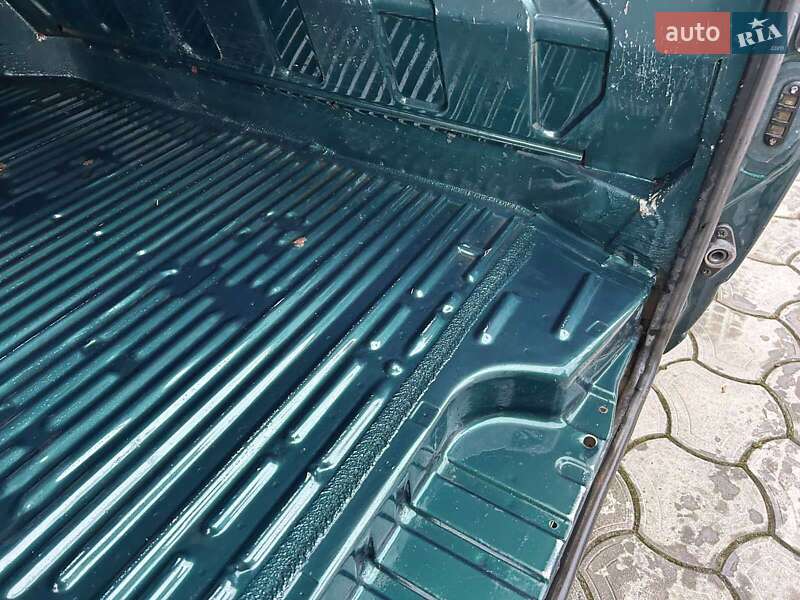 Грузовой фургон Volkswagen Transporter 2002 в Надворной