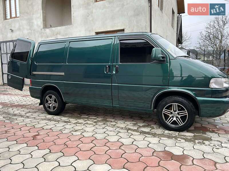 Грузовой фургон Volkswagen Transporter 2002 в Надворной