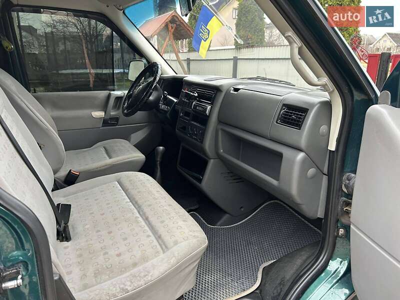Грузовой фургон Volkswagen Transporter 2002 в Надворной