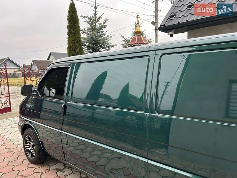 Грузовой фургон Volkswagen Transporter 2002 в Надворной