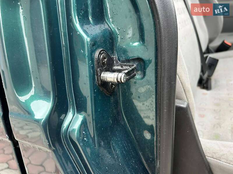 Грузовой фургон Volkswagen Transporter 2002 в Надворной