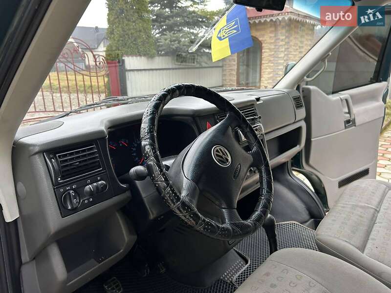 Грузовой фургон Volkswagen Transporter 2002 в Надворной