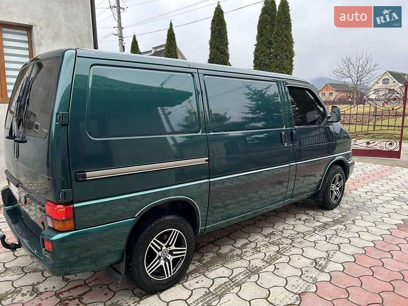 Грузовой фургон Volkswagen Transporter 2002 в Надворной