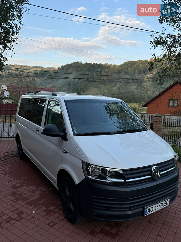 Мінівен Volkswagen Transporter 2016 в Ужгороді