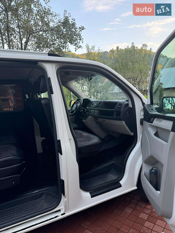 Мінівен Volkswagen Transporter 2016 в Ужгороді