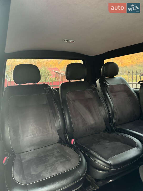 Мінівен Volkswagen Transporter 2016 в Ужгороді