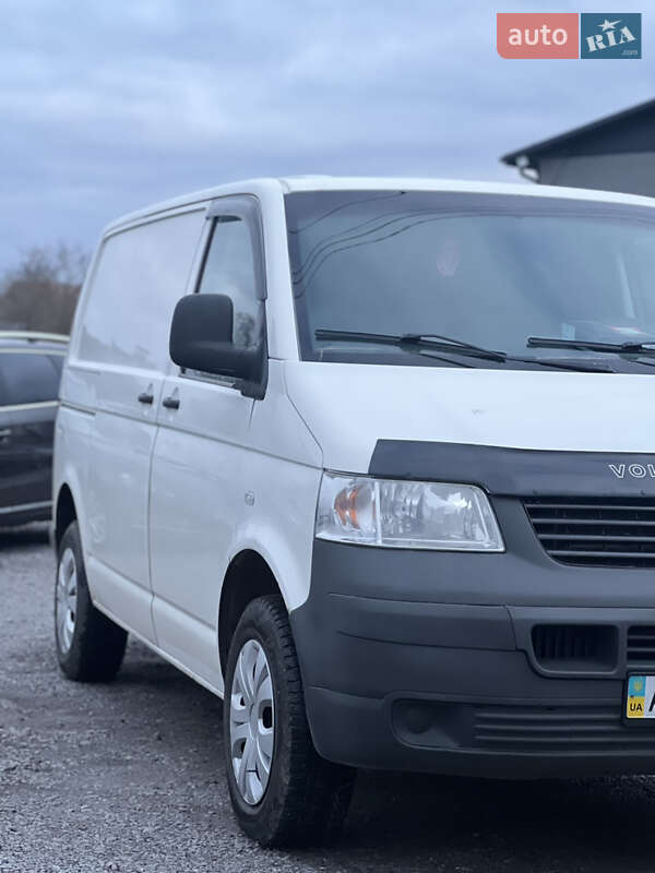 Вантажний фургон Volkswagen Transporter 2005 в Вінниці
