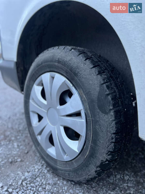 Вантажний фургон Volkswagen Transporter 2005 в Вінниці