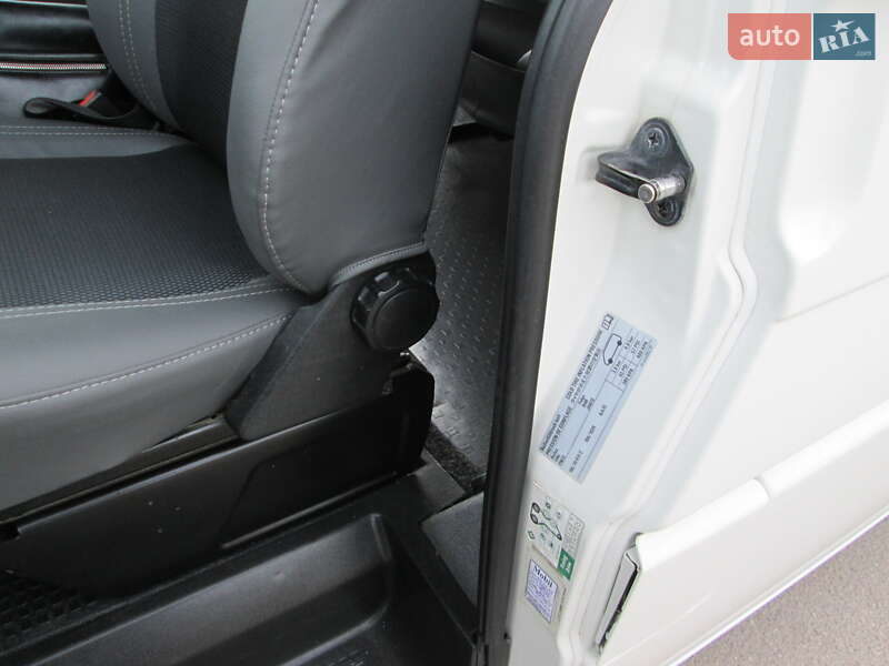 Мінівен Volkswagen Transporter 2003 в Жмеринці