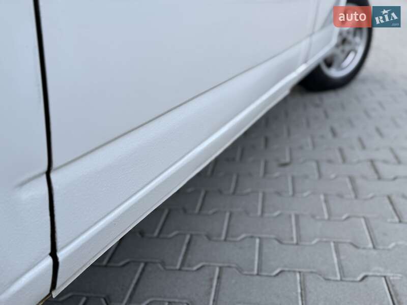 Мінівен Volkswagen Transporter 2000 в Львові