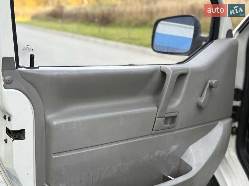 Мінівен Volkswagen Transporter 2000 в Львові