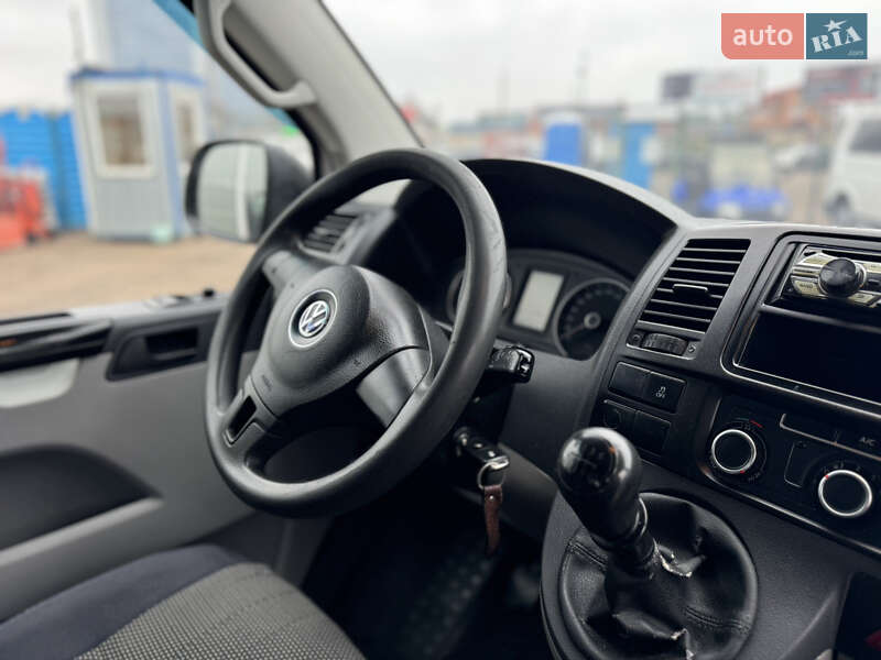 Грузовой фургон Volkswagen Transporter 2013 в Киеве
