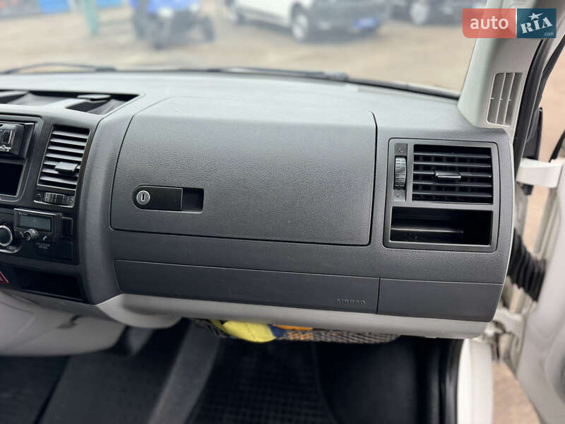 Грузовой фургон Volkswagen Transporter 2013 в Киеве