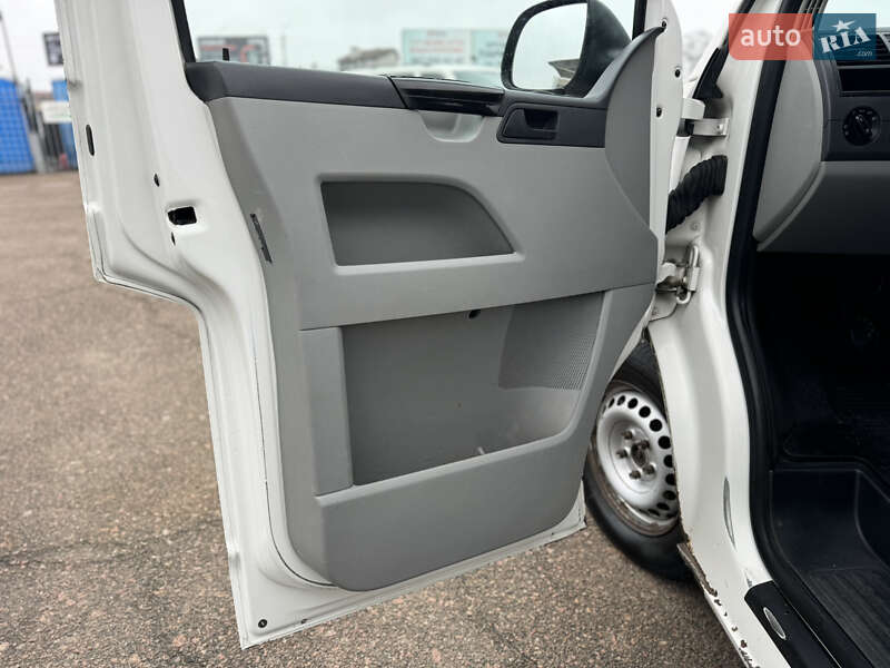 Грузовой фургон Volkswagen Transporter 2013 в Киеве