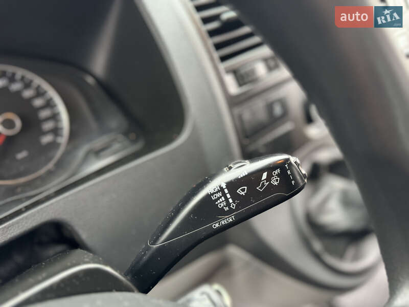 Грузовой фургон Volkswagen Transporter 2013 в Киеве