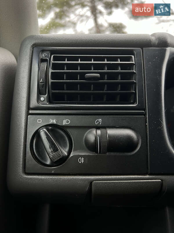 Вантажопасажирський фургон Volkswagen Transporter 2003 в Сторожинці