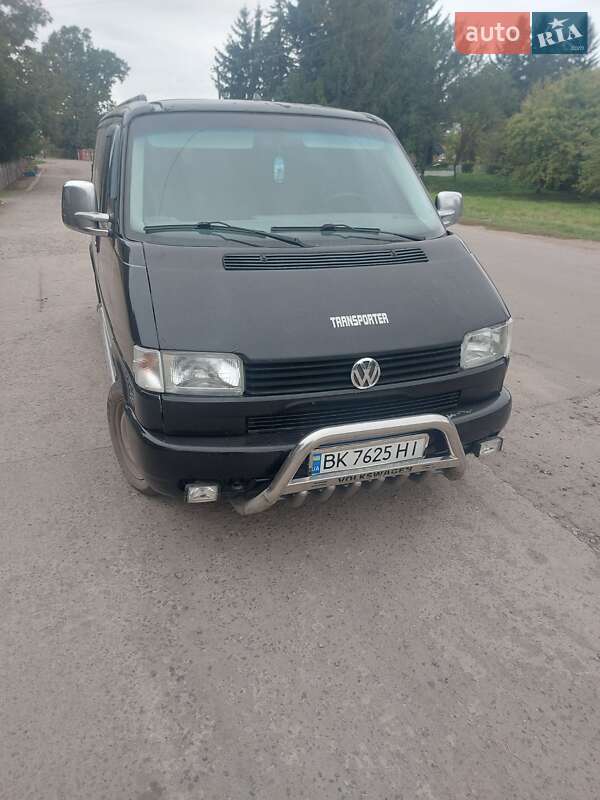 Минивэн Volkswagen Transporter 1996 в Остроге