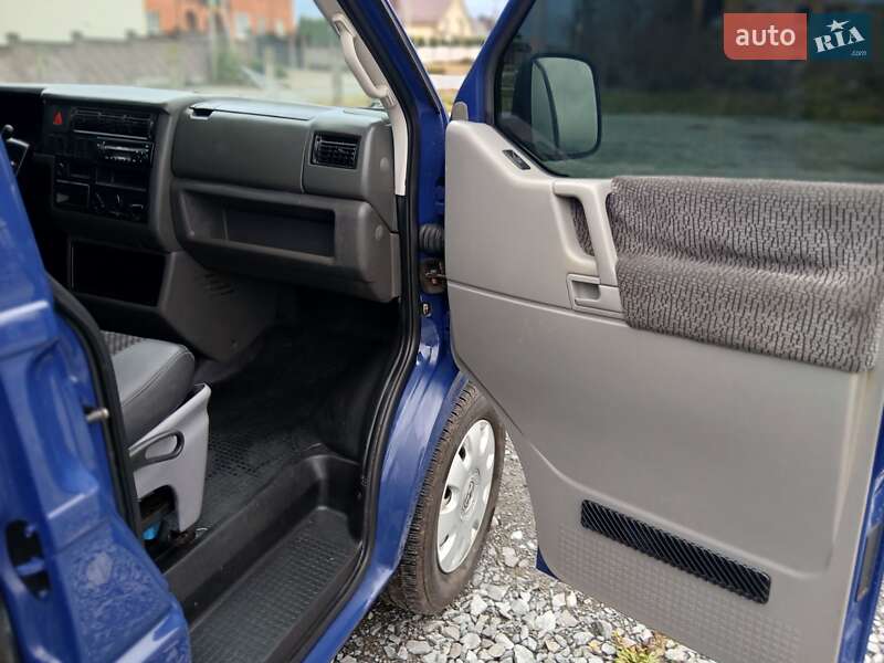 Мінівен Volkswagen Transporter 2003 в Рівному