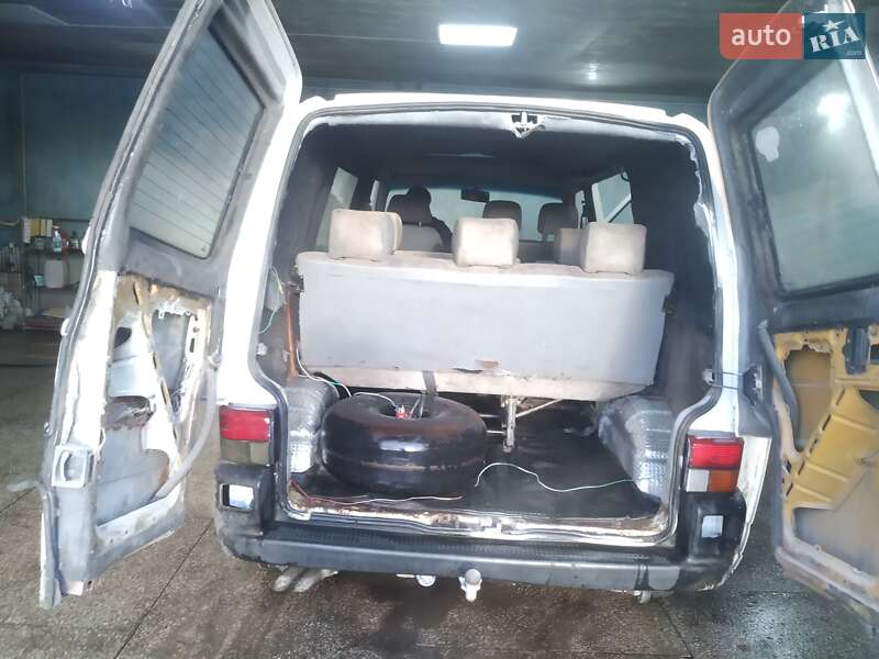 Минивэн Volkswagen Transporter 2001 в Будах