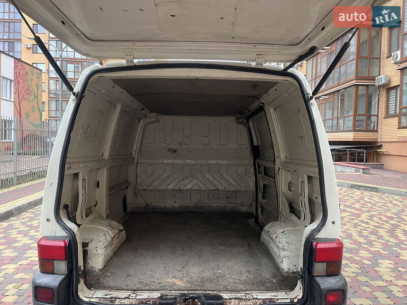 Грузовой фургон Volkswagen Transporter 1997 в Виннице