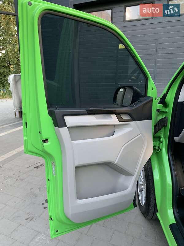 Минивэн Volkswagen Transporter 2015 в Ивано-Франковске