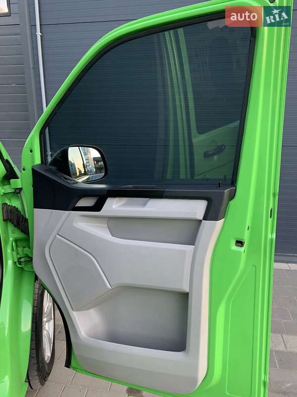 Минивэн Volkswagen Transporter 2015 в Ивано-Франковске