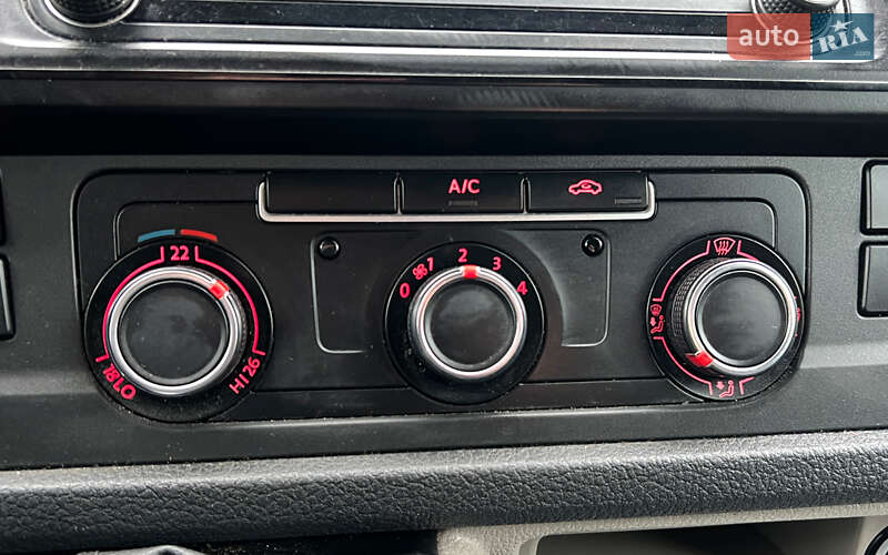 Грузопассажирский фургон Volkswagen Transporter 2017 в Львове