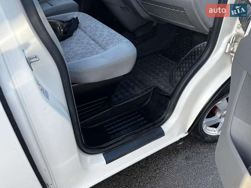 Минивэн Volkswagen Transporter 2006 в Чернигове