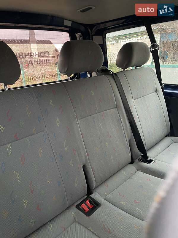 Минивэн Volkswagen Transporter 2006 в Остроге