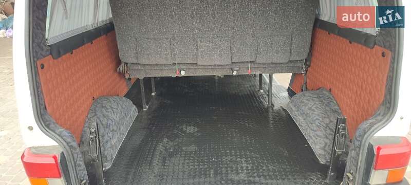 Минивэн Volkswagen Transporter 2000 в Косове