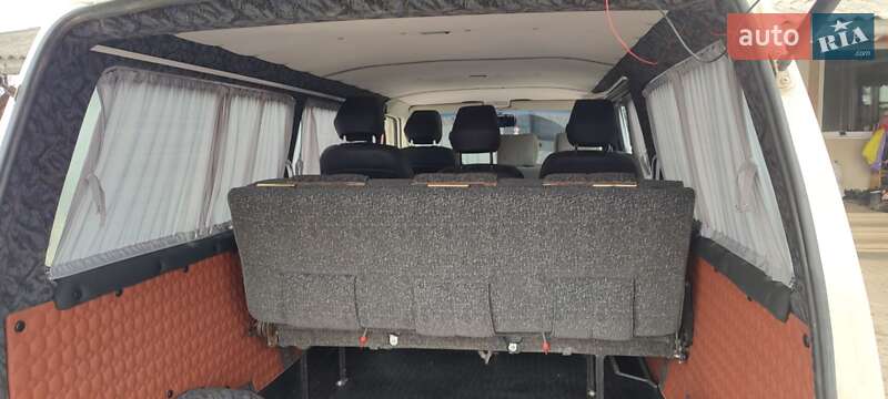 Минивэн Volkswagen Transporter 2000 в Косове