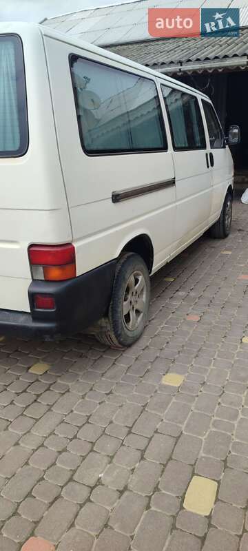 Минивэн Volkswagen Transporter 2000 в Косове