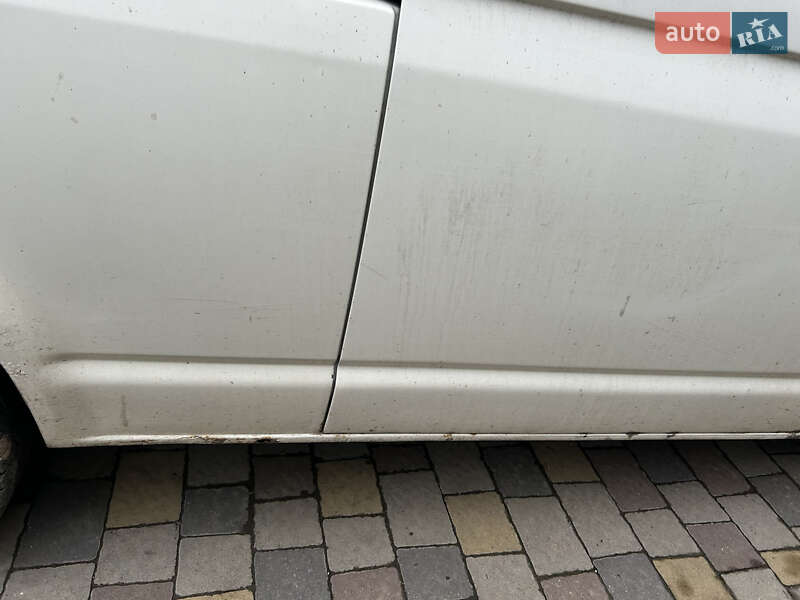 Грузовой фургон Volkswagen Transporter 2007 в Мукачево