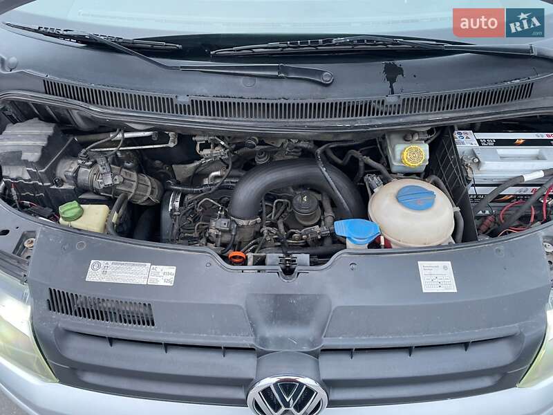 Мінівен Volkswagen Transporter 2012 в Магдалинівці